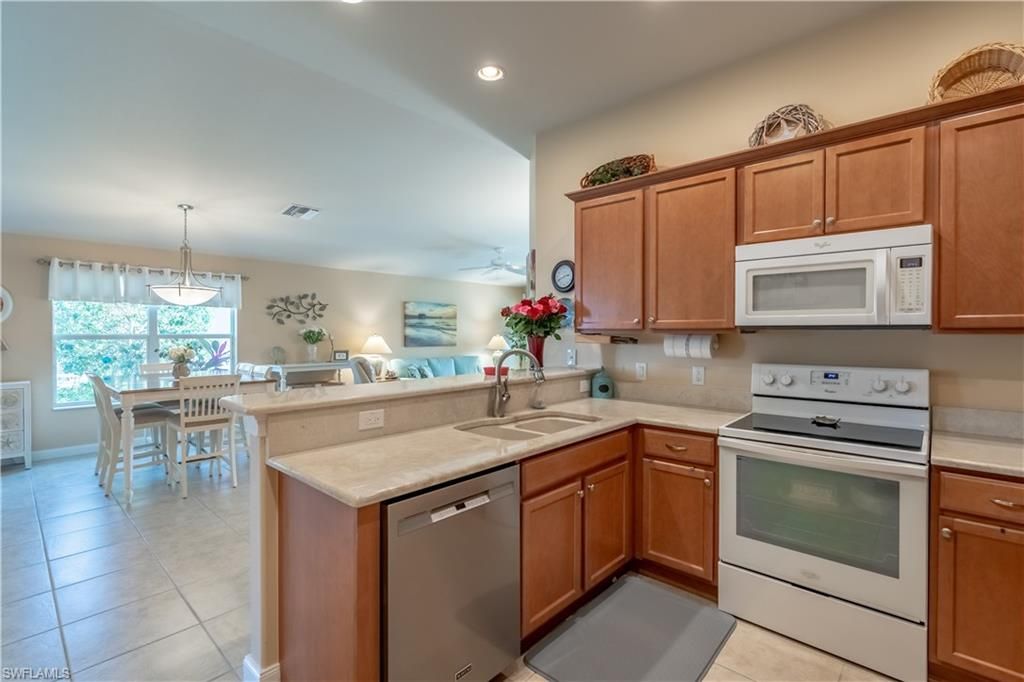 Dining room, Interior, Kitchen, Pendant Lights, Recessed Lighting, Stainless Steel Appliances