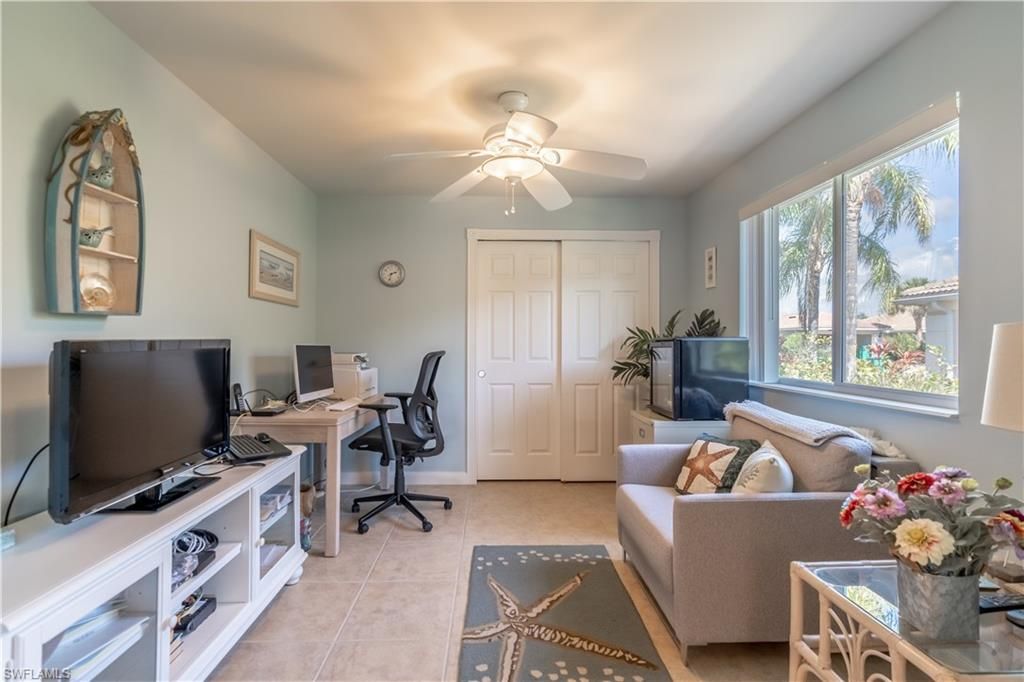 Home Office, Interior
