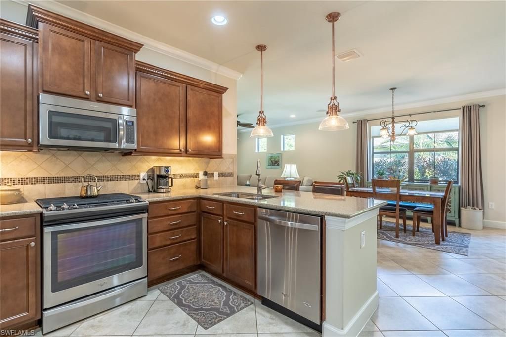Dining room, Interior, Kitchen, Pendant Lights, Recessed Lighting, Stainless Steel Appliances