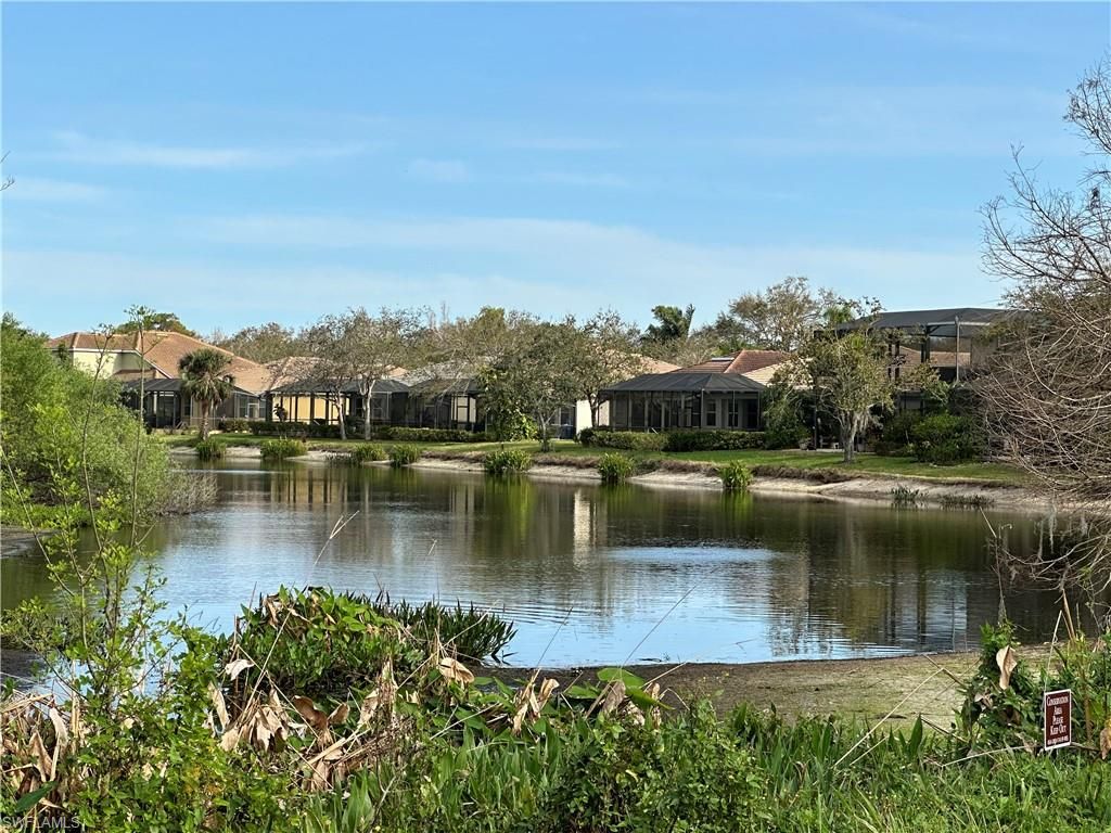 Exterior, Lake