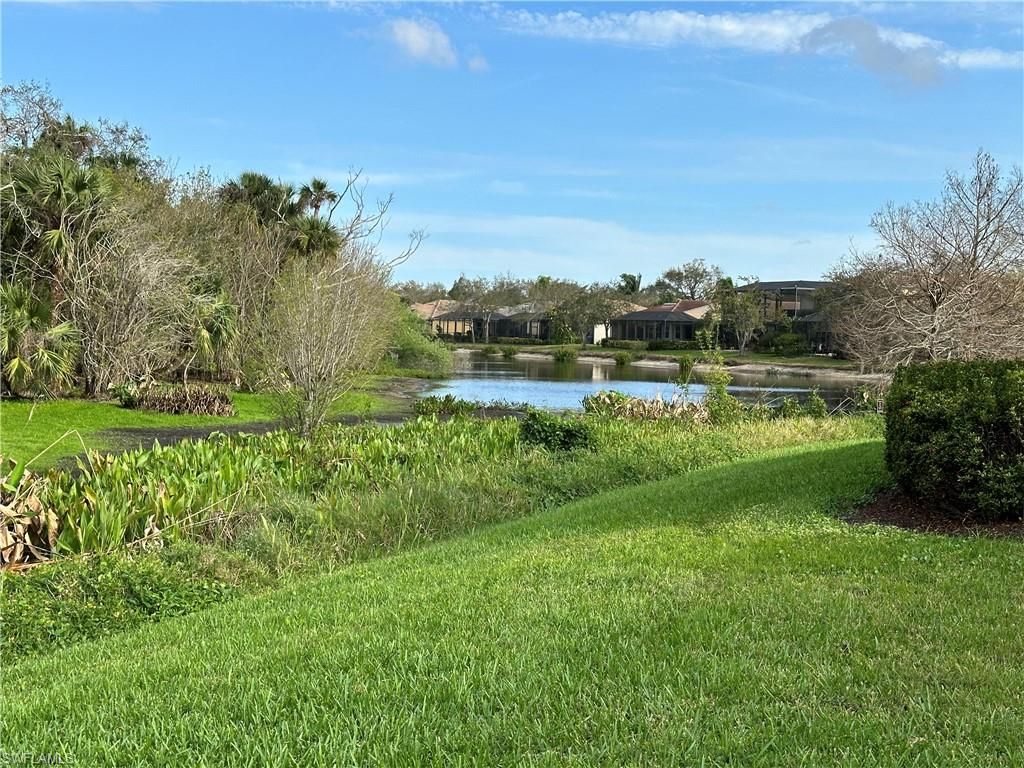 Exterior, Lake