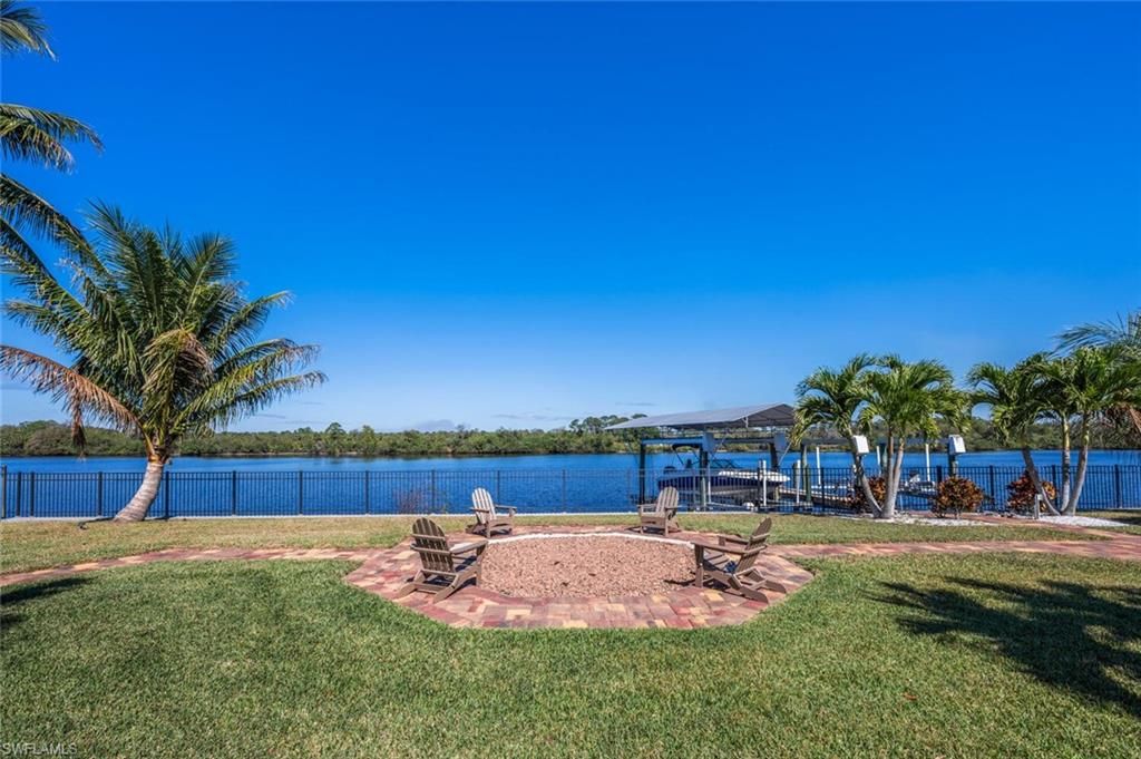 Exterior, Lake