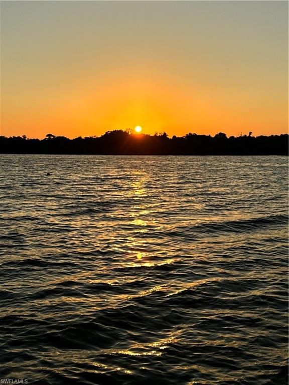 Exterior, Lake