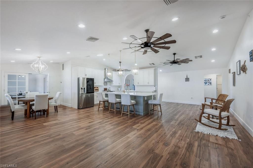 Chandelier, Dining room, Interior, Kitchen, Pendant Lights, Recessed Lighting, Wood Texture Flooring