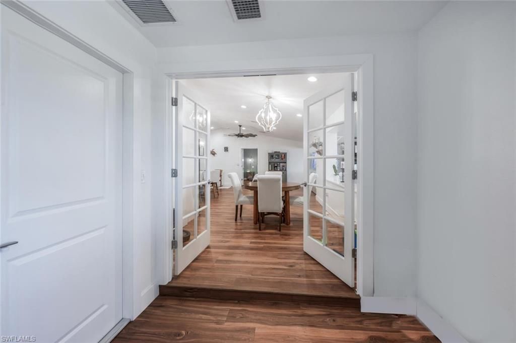 Chandelier, Dining room, Interior, Recessed Lighting, Wood Texture Flooring