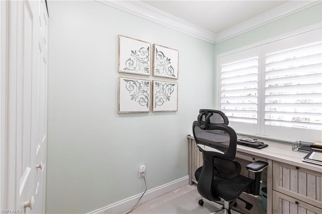 Home Office, Interior