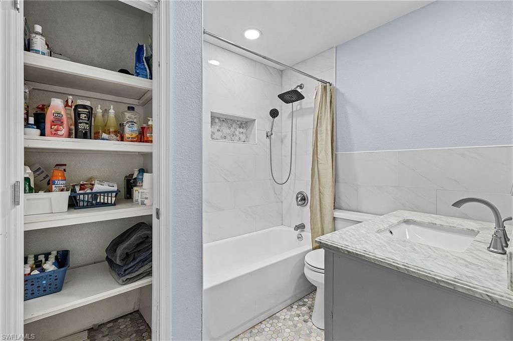 Bathroom, Interior, Marble Walls, Recessed Lighting