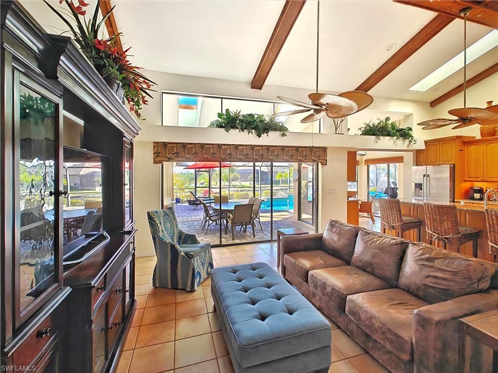 Dining room, Interior, Kitchen, Living room, Stainless Steel Appliances, Wooden Beams