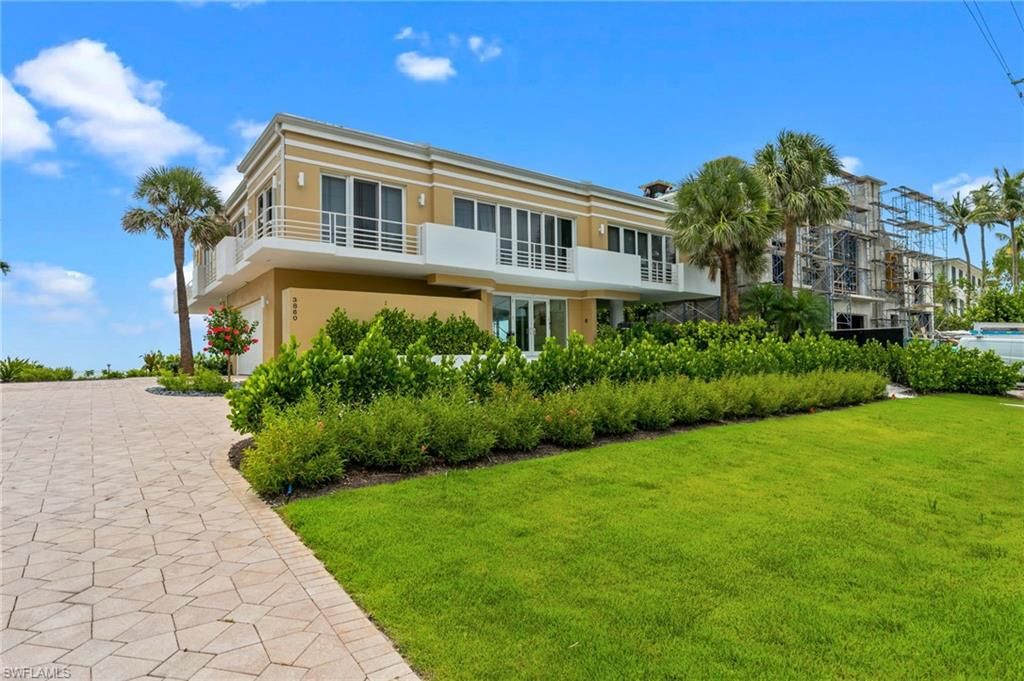 Backyard, Exterior, Facade, Modern