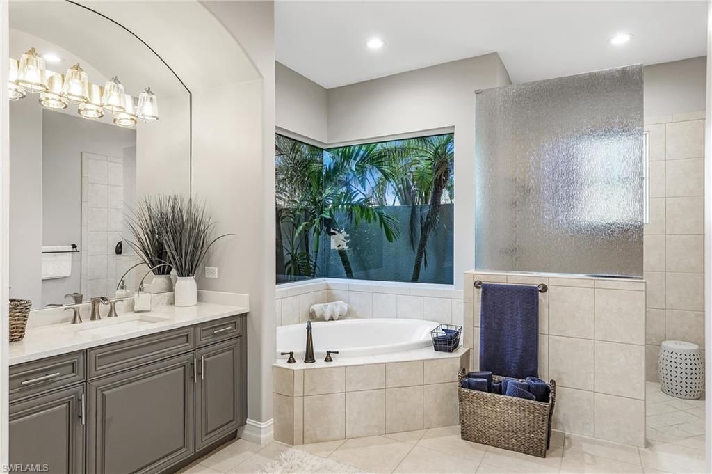 Bathroom, Interior, Recessed Lighting