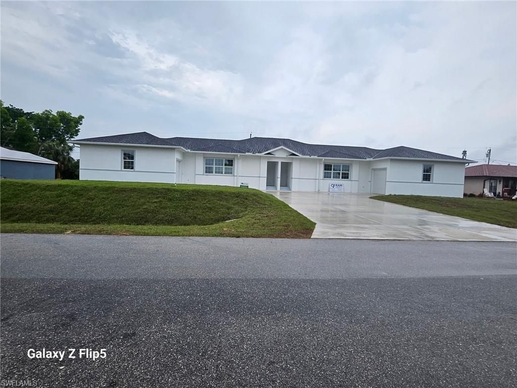 Backyard, Exterior, Facade, Ranch