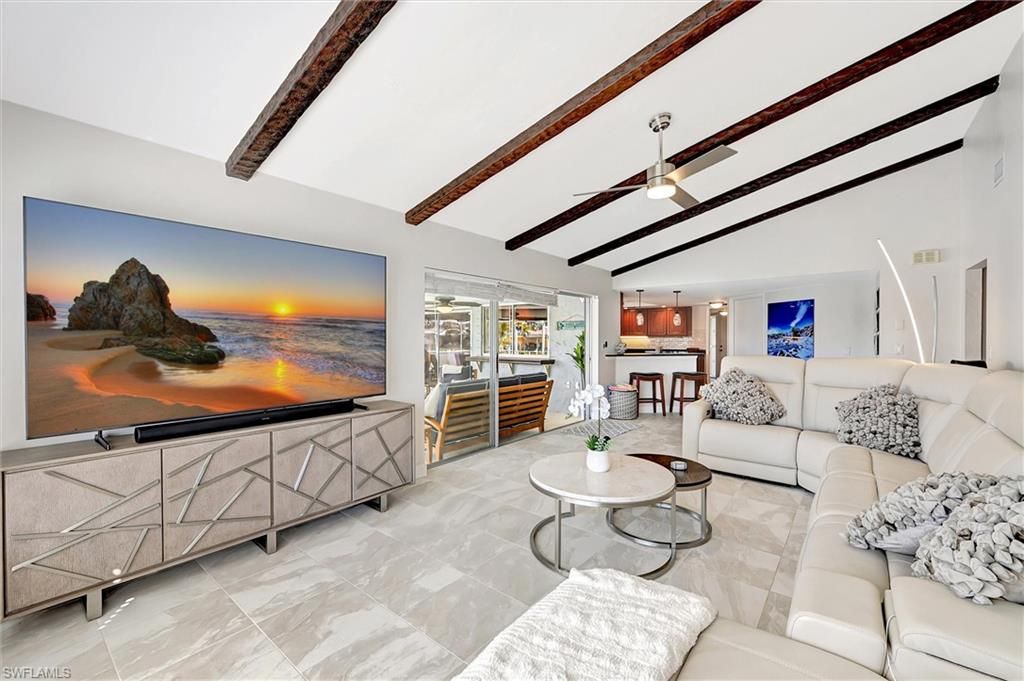 Interior, Living room, Pendant Lights, Water, Wooden Beams