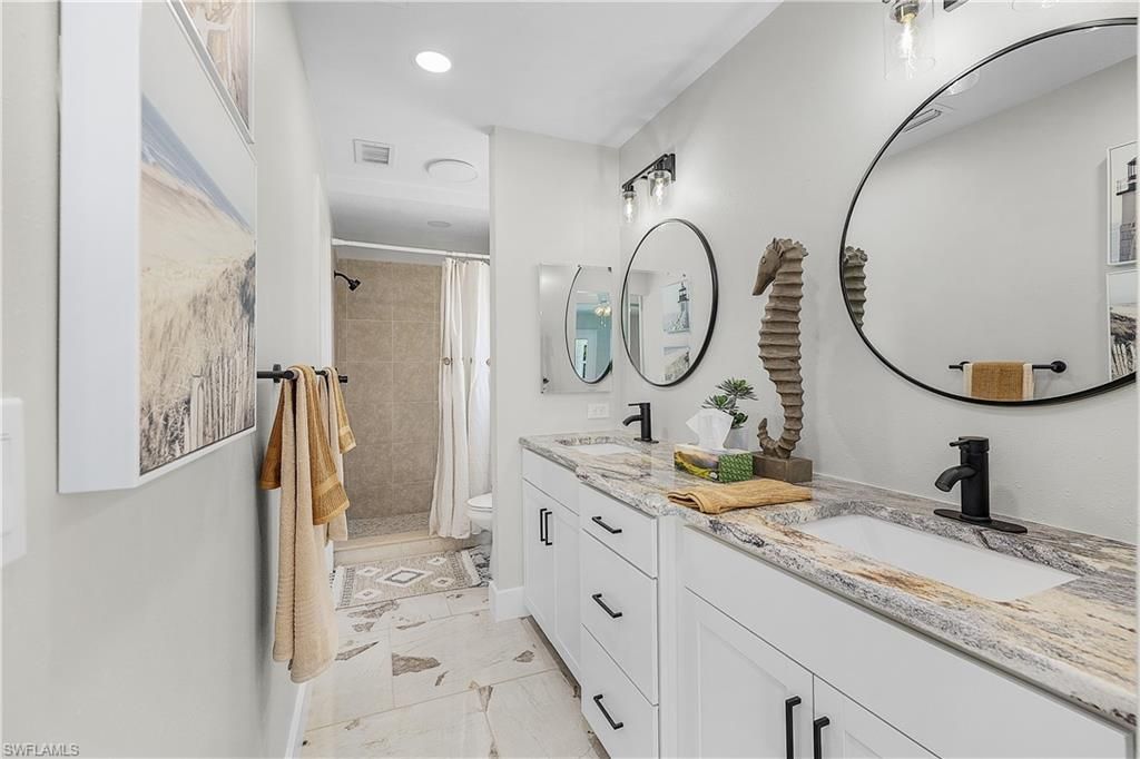 Bathroom, Dual Sink Vanities, Interior, Recessed Lighting