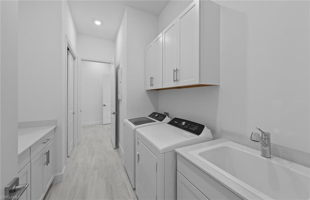 Interior, Recessed Lighting, Washer, Wood Texture Flooring