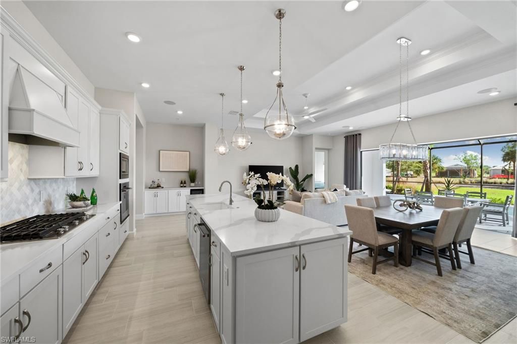 Chandelier, Dining room, Interior, Kitchen, Pendant Lights, Recessed Lighting, Wood Texture Flooring