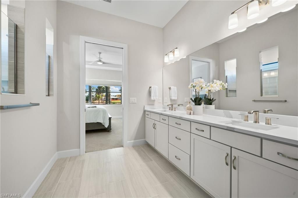 Bathroom, Bedroom, Dual Sink Vanities, Interior