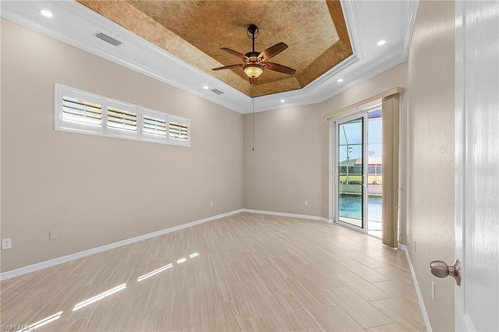 Empty room, Interior, Recessed Lighting