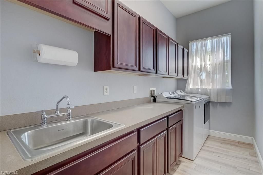 Interior, Washer, Wood Texture Flooring