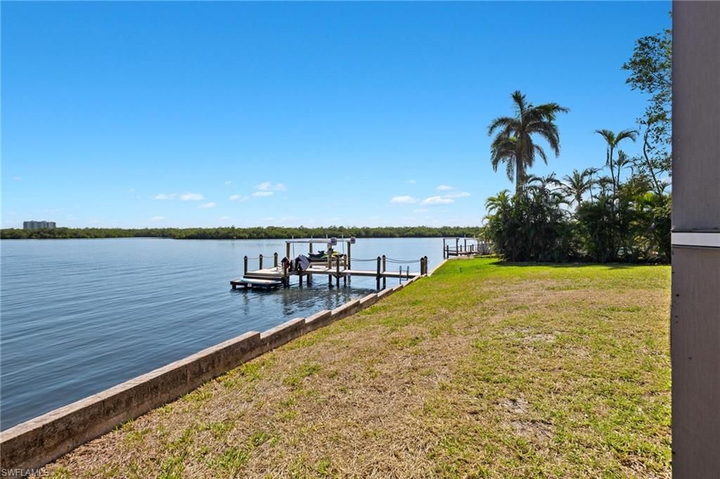 Exterior, Lake