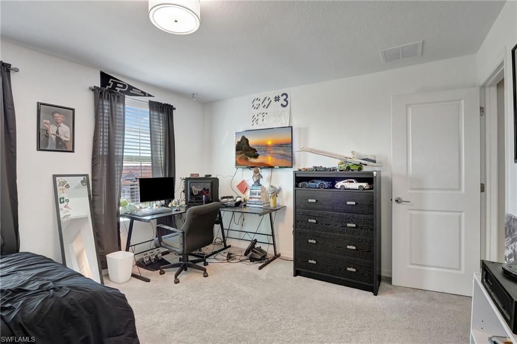 Home Office, Interior