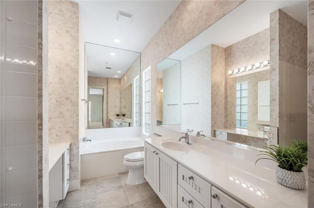 Bathroom, Dual Sink Vanities, Interior, Recessed Lighting