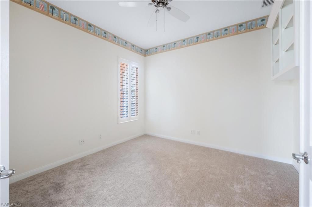 Empty room, Interior