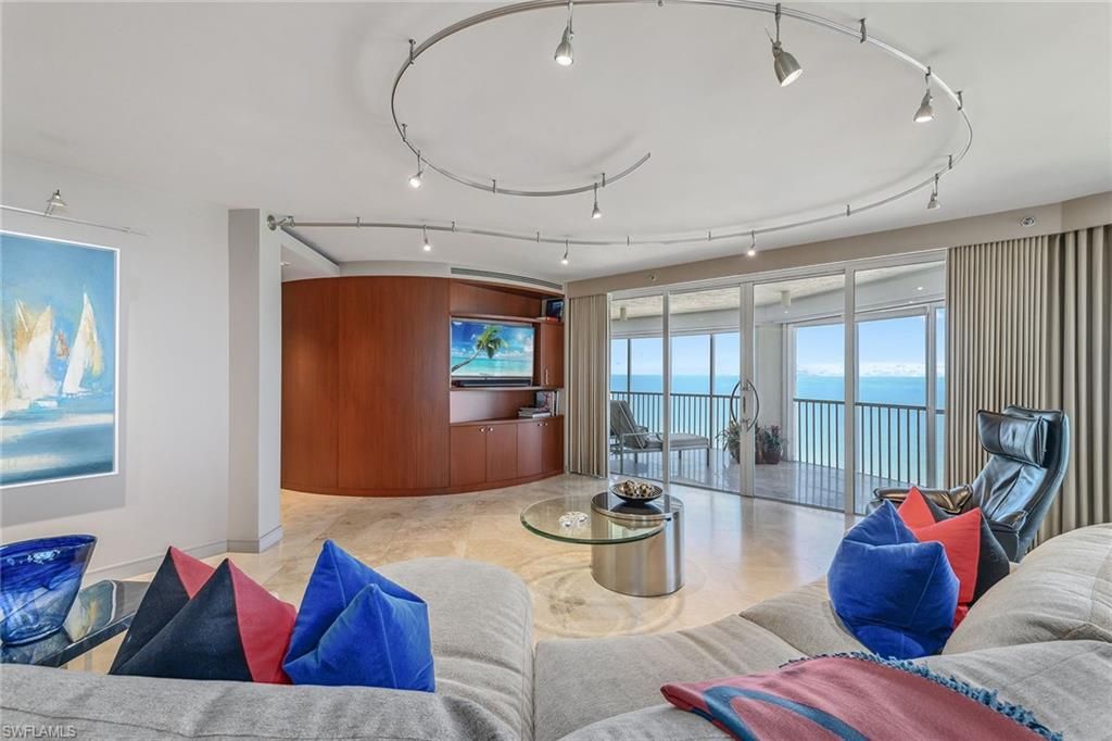 Interior, Living room, Water