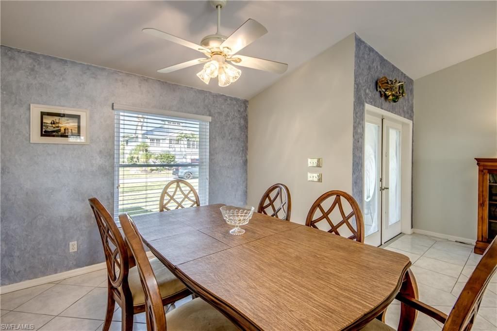 Dining room, Interior
