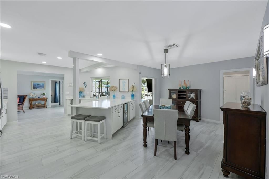 Dining room, Interior, Kitchen, Pendant Lights, Recessed Lighting, Wood Texture Flooring