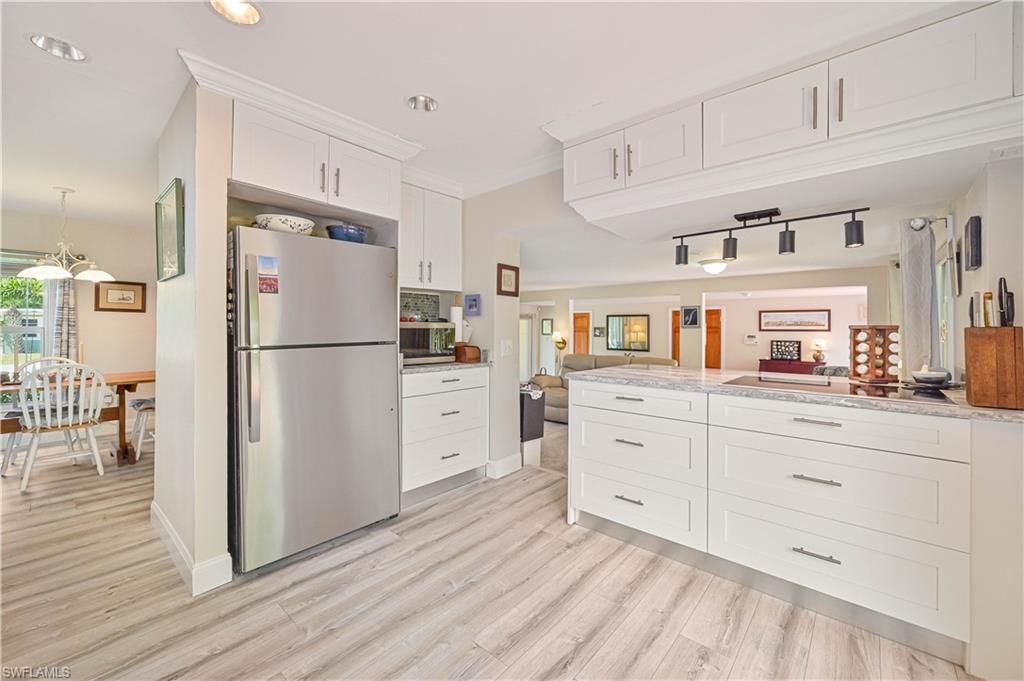 Dining room, Interior, Kitchen, Pendant Lights, Recessed Lighting, Wood Texture Flooring