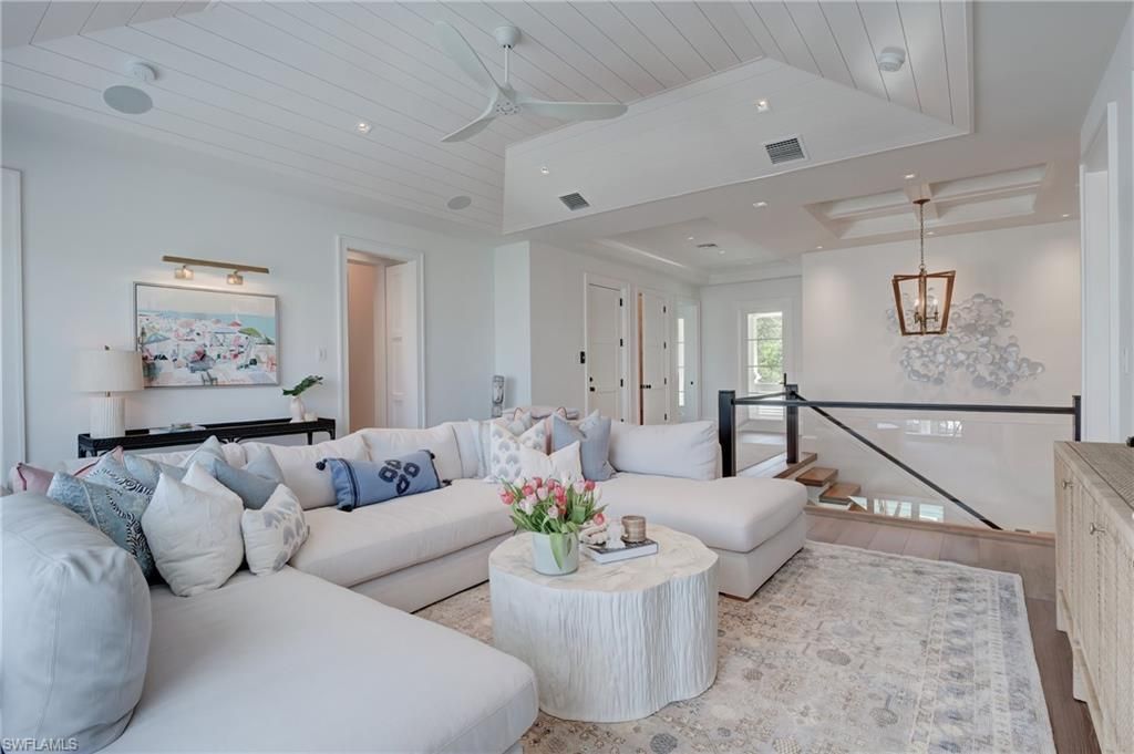 Game Room, Interior, Living room, Pendant Lights, Recessed Lighting, Wood Texture Flooring