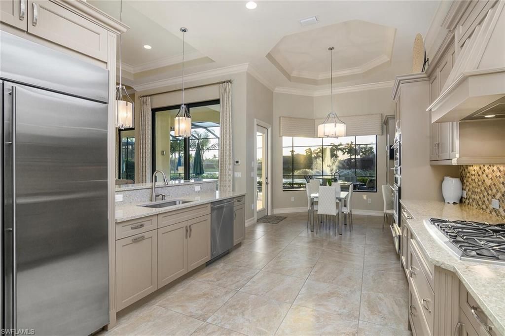 Dining room, Interior, Kitchen, Pendant Lights, Recessed Lighting, Stainless Steel Appliances