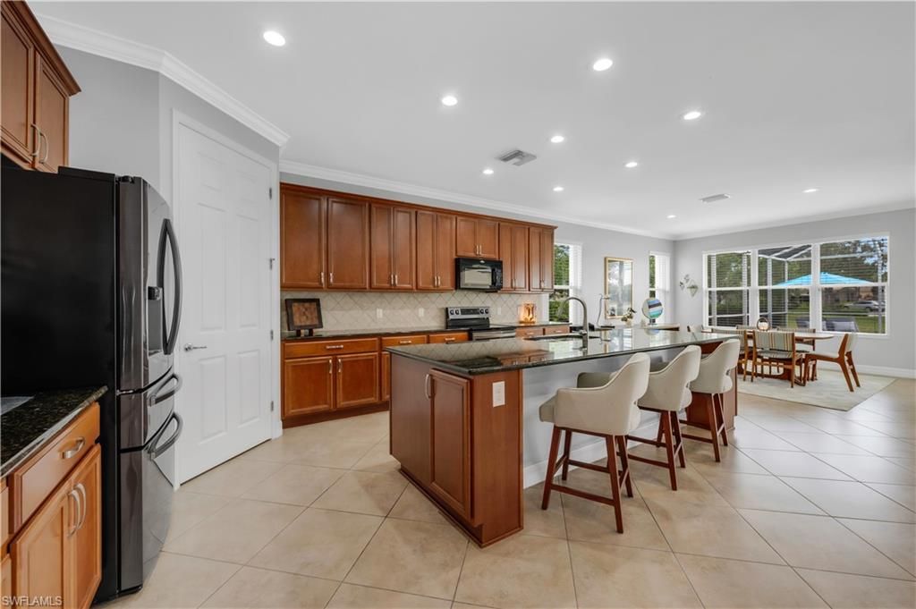 Dining room, Interior, Kitchen, Recessed Lighting, Stainless Steel Appliances