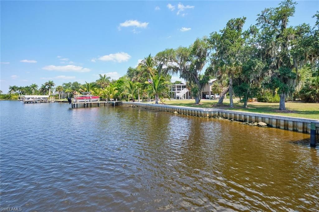 Exterior, Lake