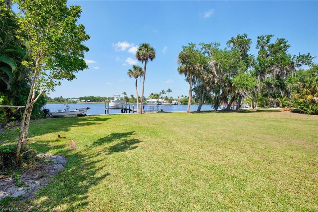 Exterior, Lake