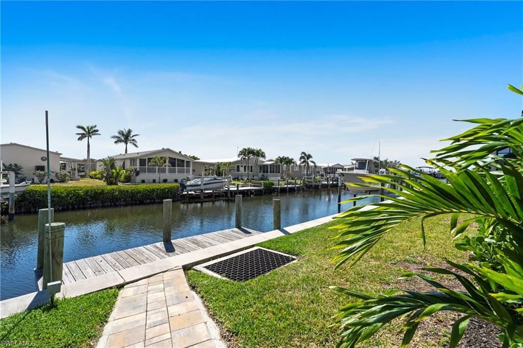 Exterior, Lake