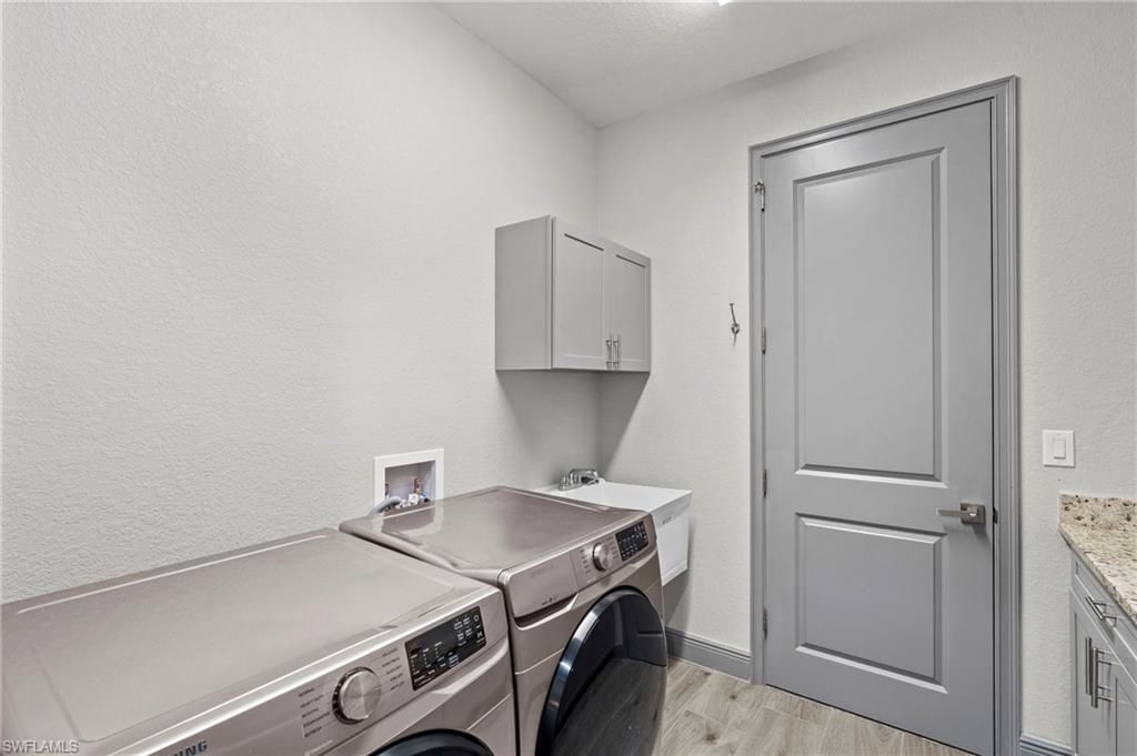 Interior, Washer, Wood Texture Flooring