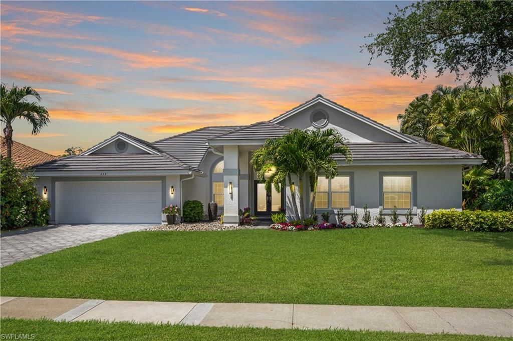 Attached, Exterior, Facade, Ranch