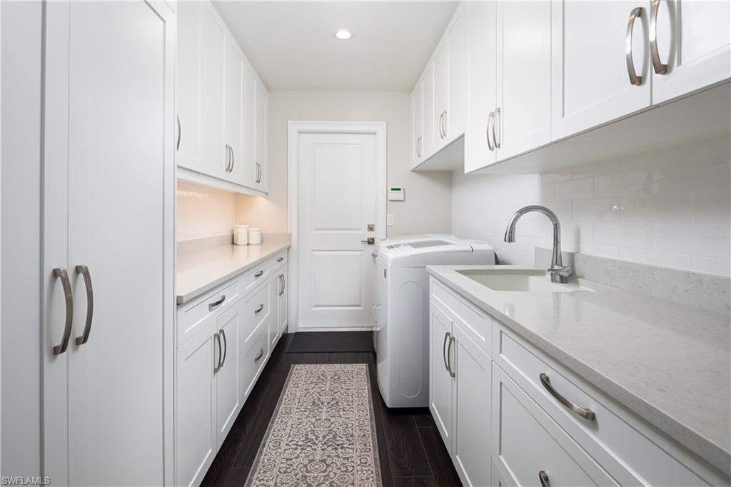Interior, Recessed Lighting, Washer, Wood Texture Flooring