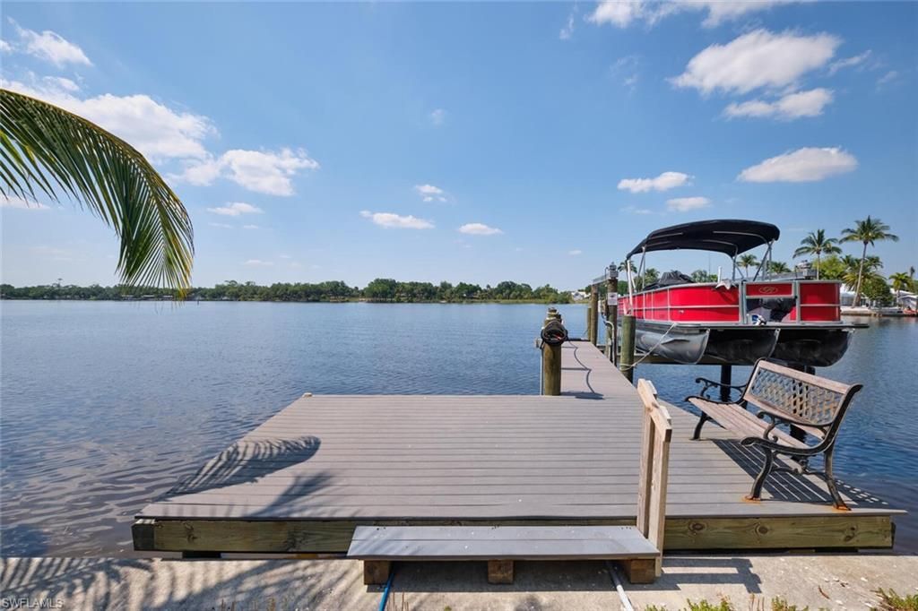 Exterior, Lake