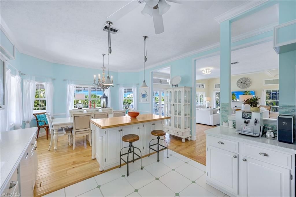 Dining room, Interior, Kitchen, Pendant Lights, Wood Texture Flooring