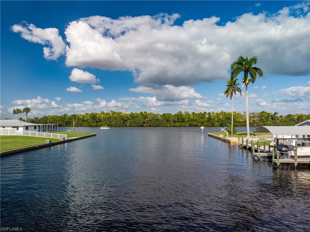 Exterior, Lake