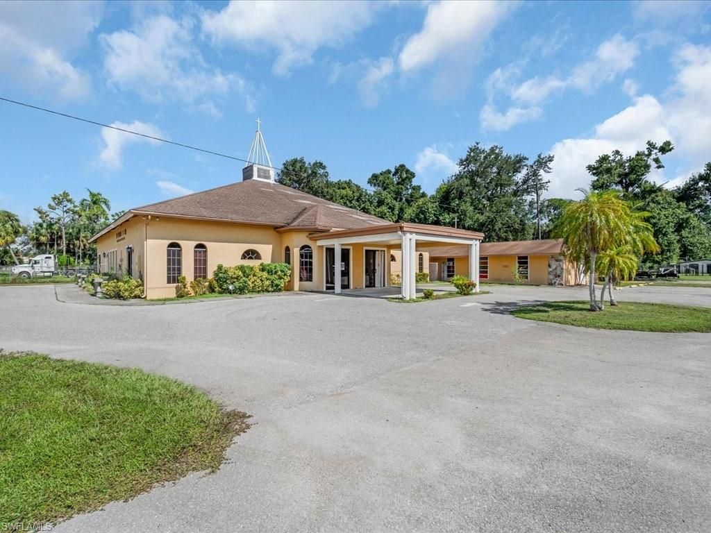 Backyard, Exterior, Facade, Ranch