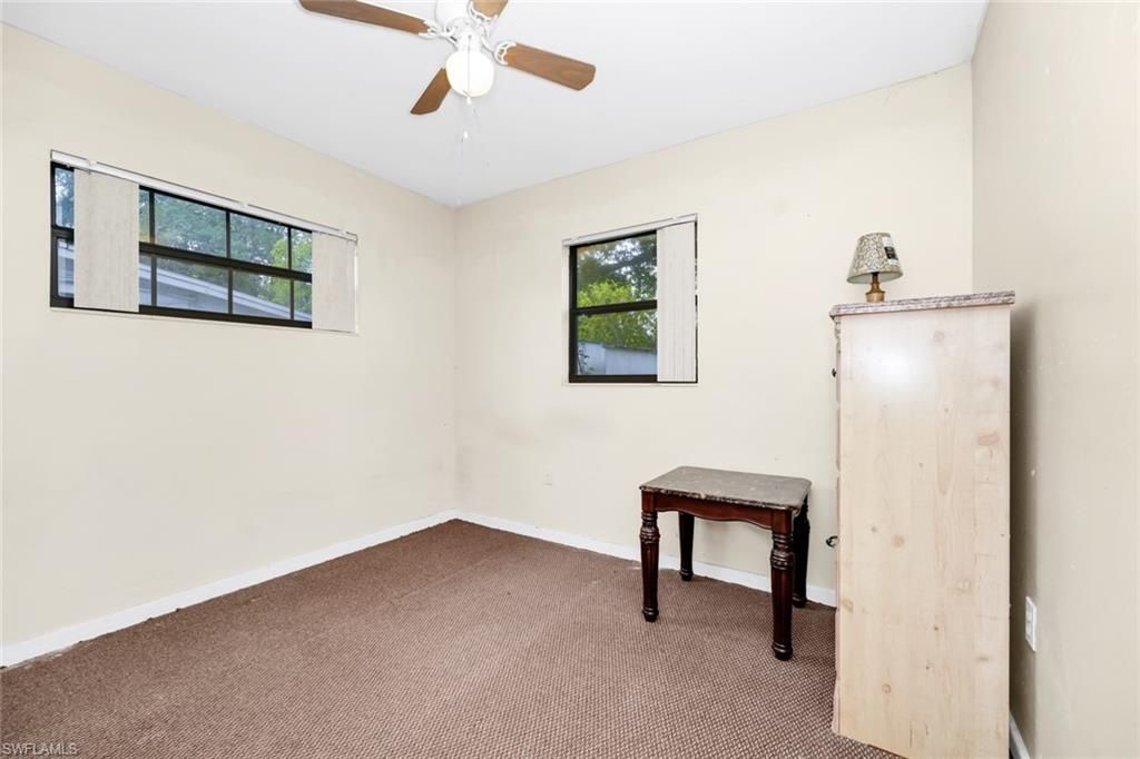Empty room, Interior