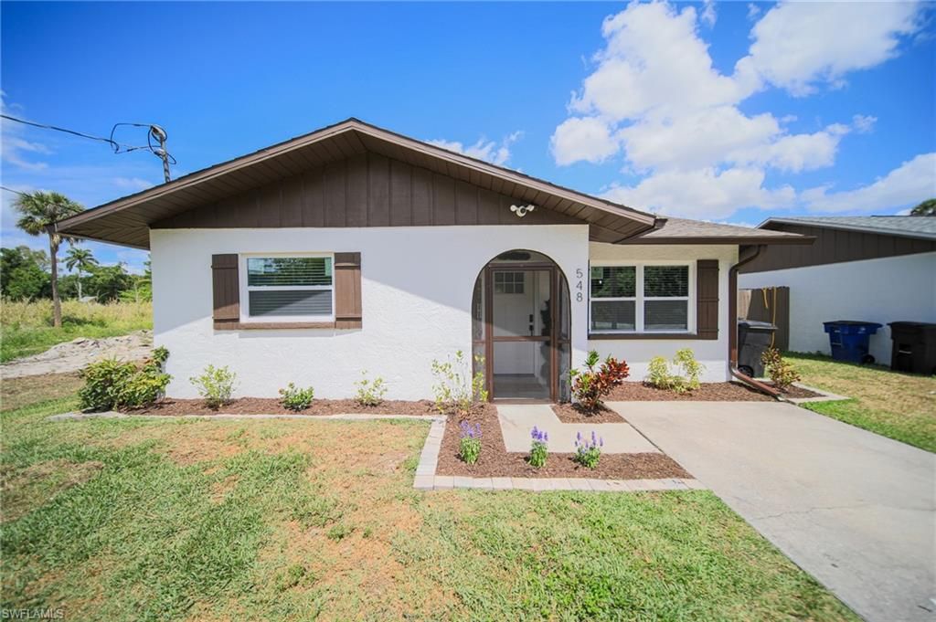 Backyard, Exterior, Facade, Ranch