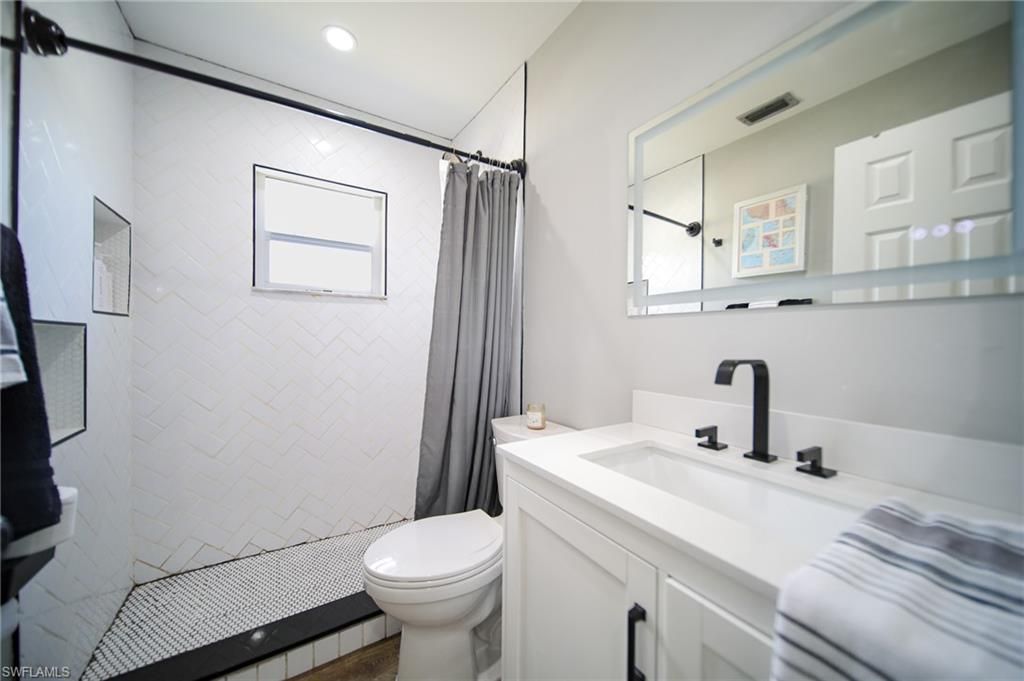 Bathroom, Interior, Recessed Lighting