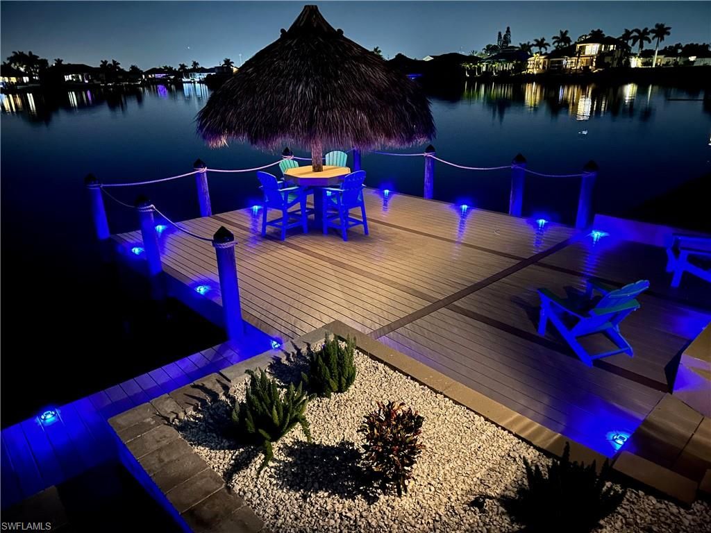 Exterior, Lake