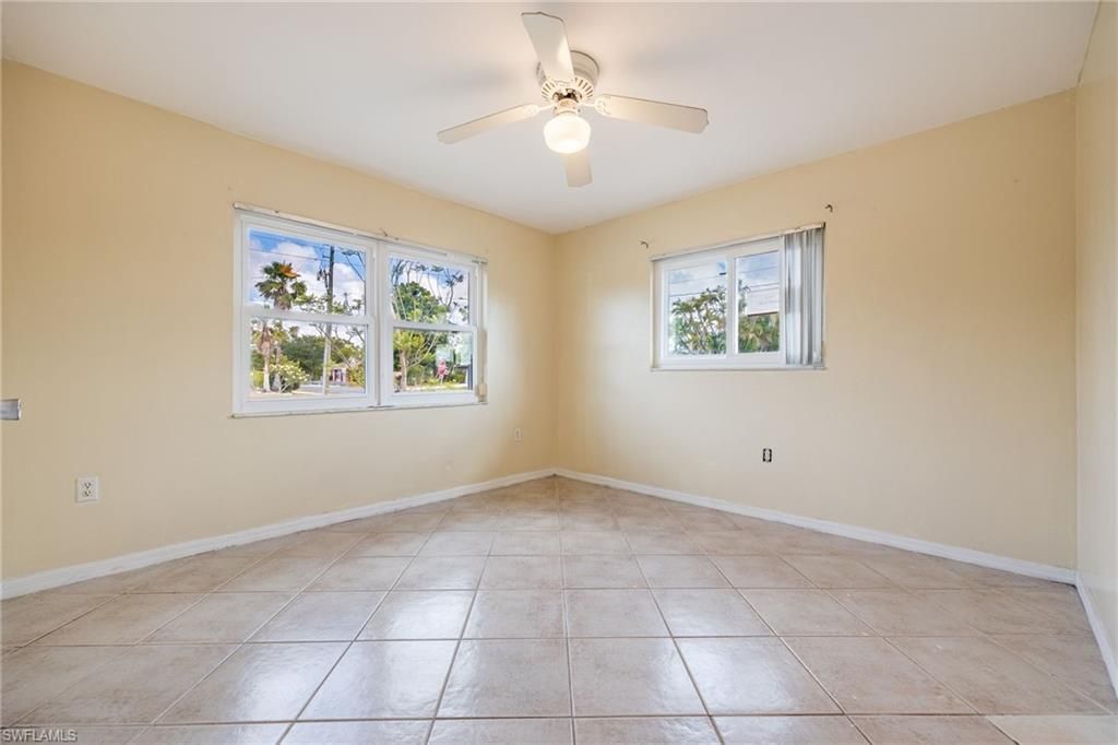 Empty room, Interior