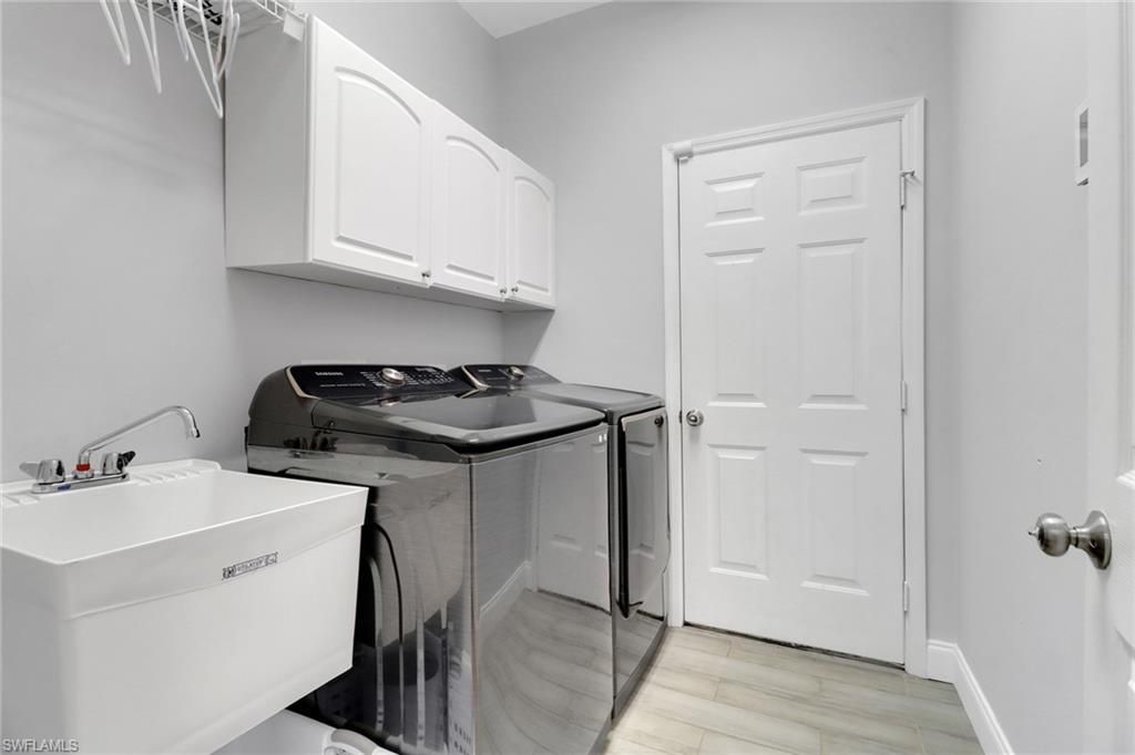 Interior, Washer, Wood Texture Flooring
