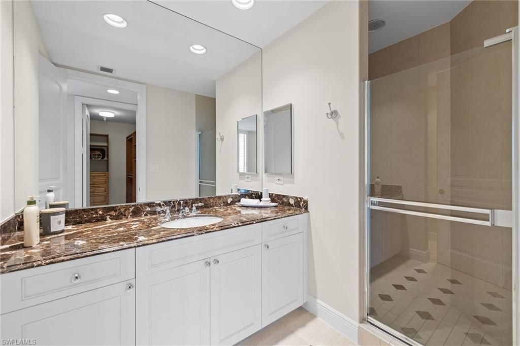 Bathroom, Dual Sink Vanities, Interior, Recessed Lighting